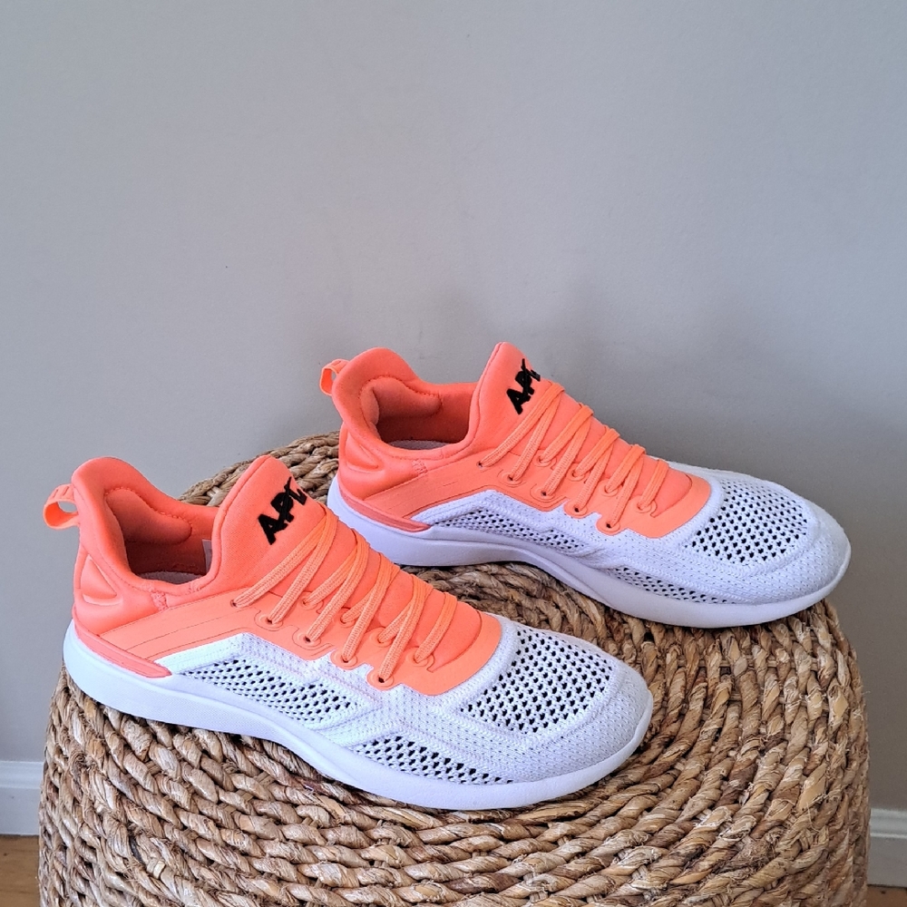APL Womens Techloom Tracer‎ Athletic Trainer Sneakers White/Neon Orange 9